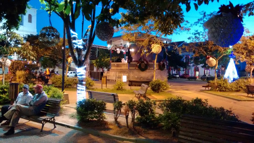 Praça em São Luiz do Paraitinga. Arquivo Pessoal.