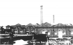 Da Fábrica Santa Maria, em foto antiga, sobrou só a chaminé