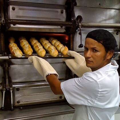 Cecivaldo de Araújo, 35 anos, há 17 anos fazendo pão em SP