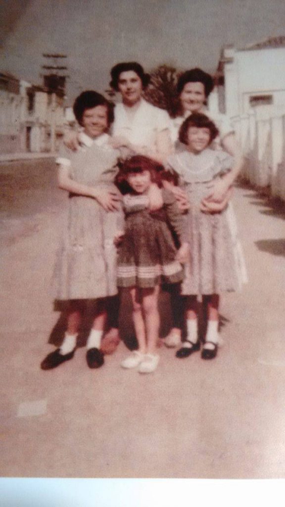 Rita e as irmãs na Vila Mariana.