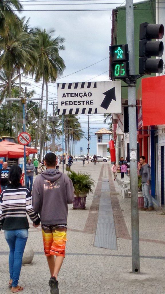 Travessia de pedestres em Caraguatatuba. Arquivo pessoal