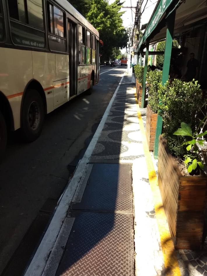 Ônibus na avenida Faria Lima. Foto: M.Calliari.