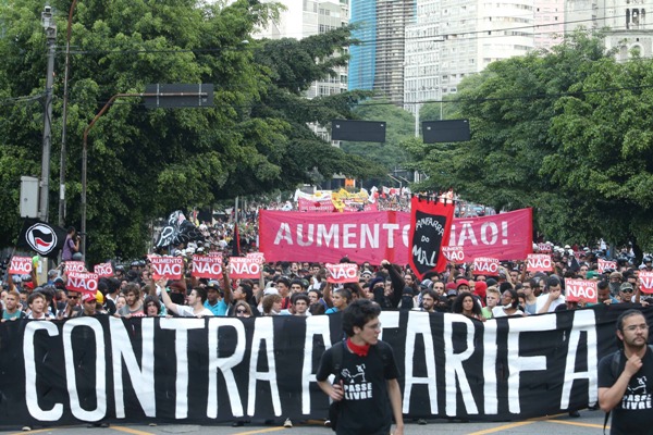 Ato contra aumento da tarifa em 2015. Foto: Daniel Teixeira/Estadão