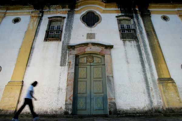 Igreja degradada em Ouro Preto, palco do lançamento do PAC das Cidades Históricas. Foto de KEINY ANDRADE/AE